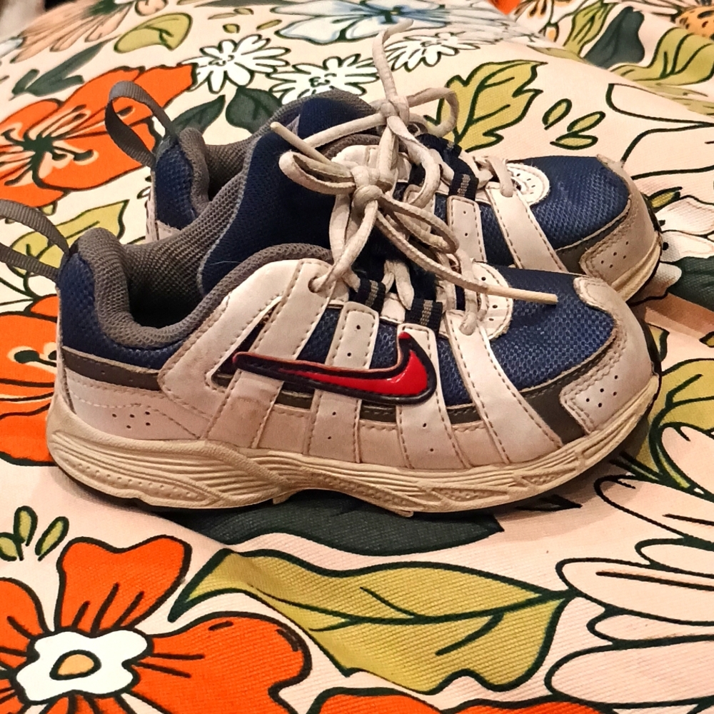Nike, Old School, Perfect Walking Shoes.